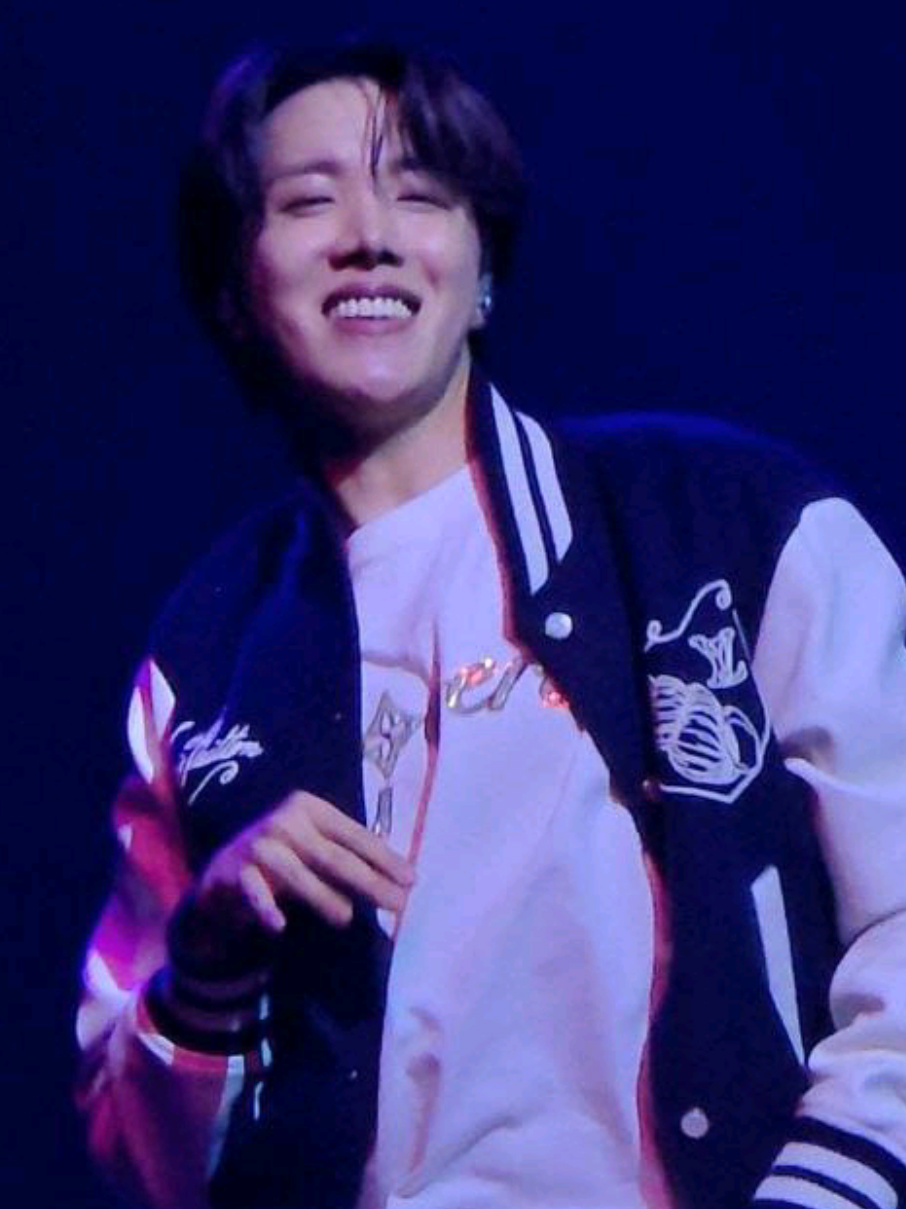 Tô com saudades de Hope On The Stage... 🥹🥹 #Jhope #hopeonthestage #myhope #justdance #bts 