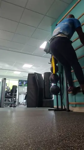 Gym Workout #onthisday #backcrack #pig #gym #stretch