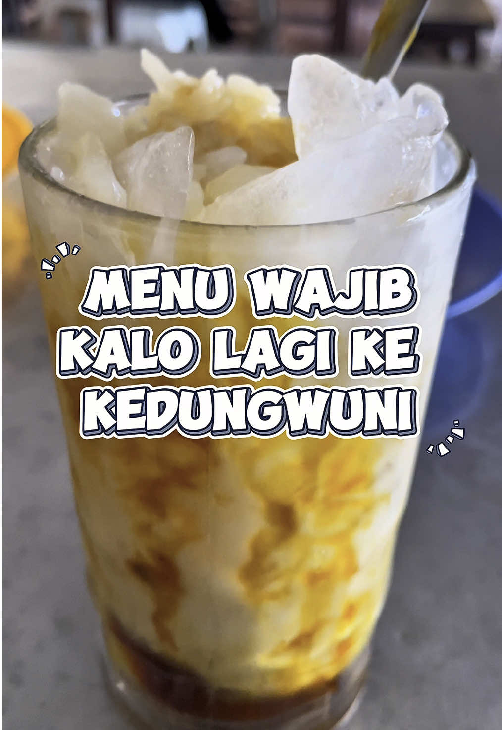 Kombinasi Es Cendol + Gorengan, muantepoooll. Rekomendasi tempat yang wajib di kunjungi kalau lagi di Kedungwuni. #escendol #escendolpodo #escendolpekalongan #viralpekalongan #jajanpekalongan #kulinerpekalongan #tempatnongkrongpekalongan 