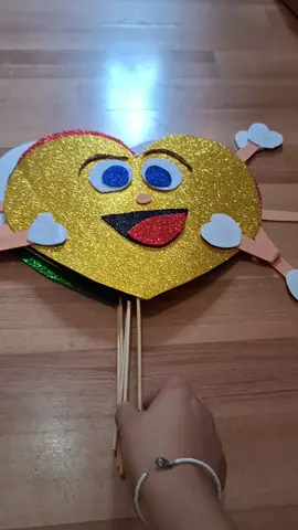 Hola! Realicé estos corazones con foamy brillante para compartir el plan de salvación con los niños. 💖 Son ideales para usar durante la clase o al final, ¡porque hablarles de Jesús y su amor es lo más importante! 🙌🕊️ Recuerda: enseñar el plan de salvación es sembrar una semilla eterna. 🌱 #escueladominicalinfantil #escuelitasdeverano #manualidadescristianas #niños #clasebiblica #jesussalva #escuelabiblica 
