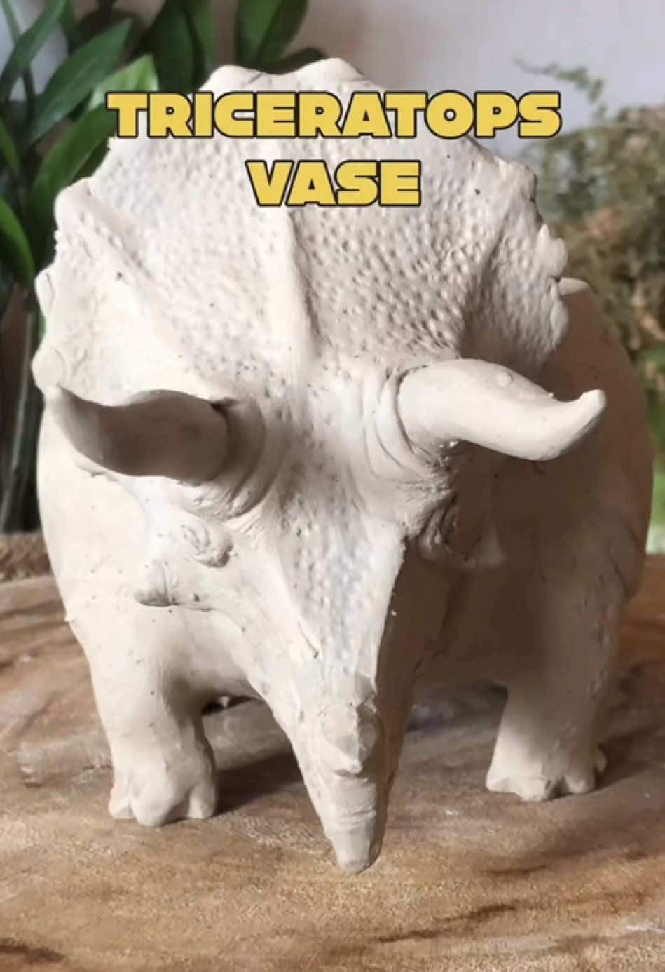 I still have some work to do before this chonky boy is finished. Currently trying to make some texture stamps for the skin, and of corse he still needs to be painted, glazed and fired twice. But i think id coming along nicely #ceramics #pottery #handmadeceramics #handmadepottery #cuteceramics #cutepottery #dino #dinosaur #triceratops #paleontology #paleantology