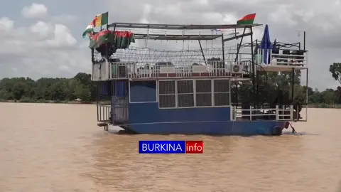#BurkinaInfoTvOfficiel 🚤🌅 Ouaga a sa nouvelle attraction ! Balade en bateau-bar-restaurant sur le barrage de Tanghin dès 2 500 FCFA (gratuit pour les enfants accompagnés). Vue panoramique, coucher de soleil magique, ambiance détente garantie. #Ouagadougou #Tourisme 
