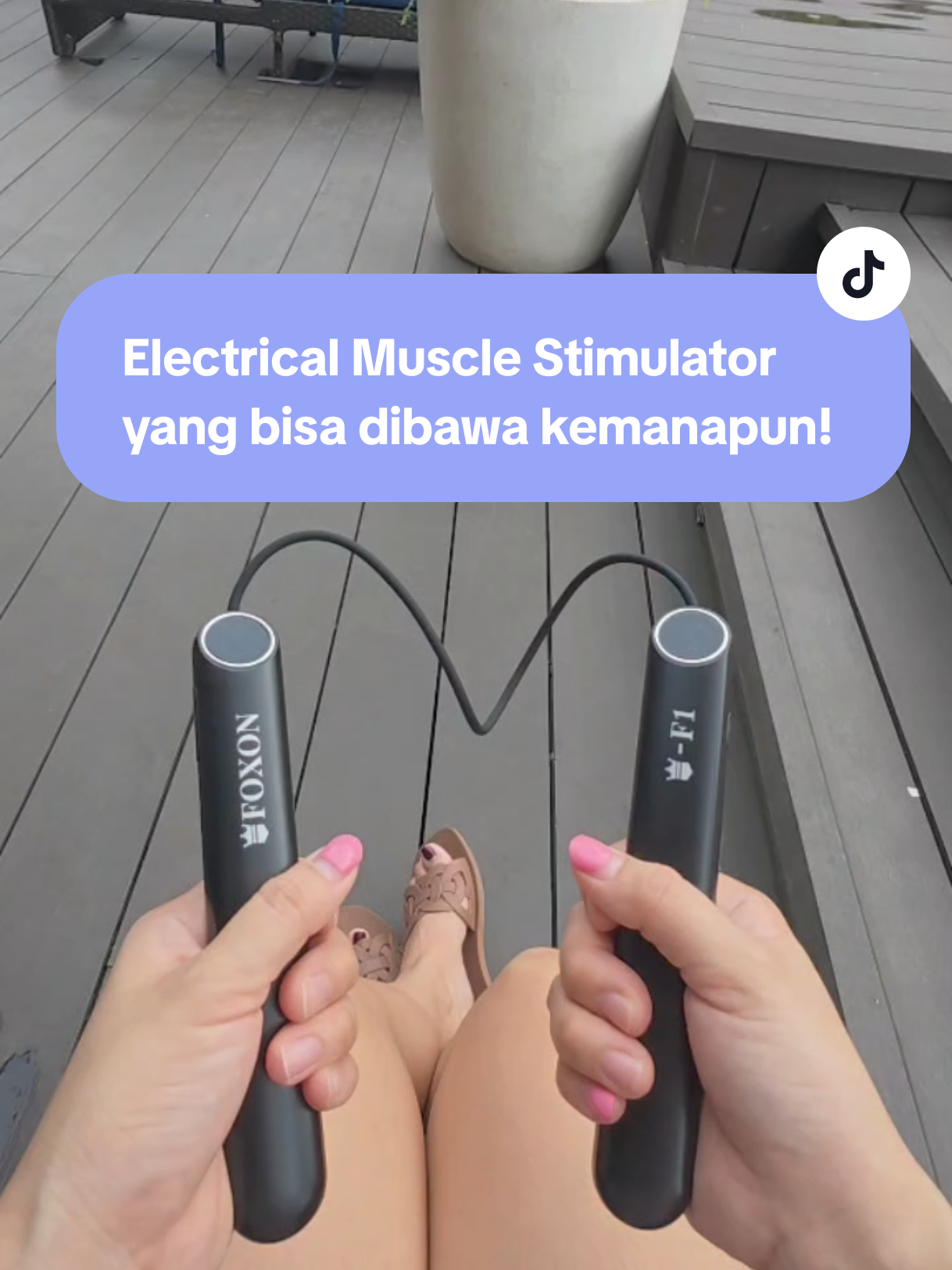 Latih otot ga ada lagi yg namanya bolong2. Bisa dibawa kemana2 dan kapanpun! Bisa nyambil nonton, ngobrol, jogging, atau jalan2. Wajib punya ini mah! #satukontentiaphari #satukontensetiaphari #rekomendasigadgetkesehatan #alatkesehatan #workout 