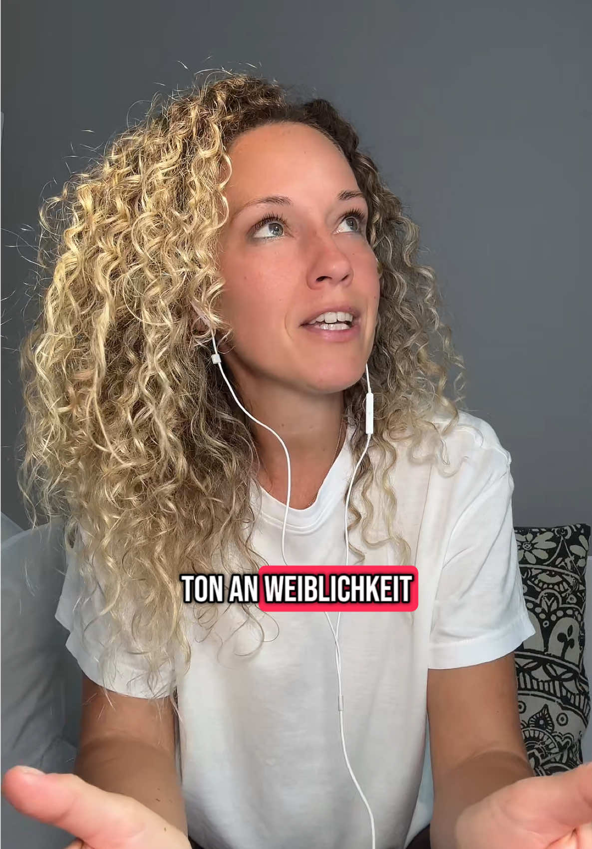 Höre jetzt in den „feel & love“ Podcast ☀️ Exklusiv für Frauen ab 30, die mehr vom Leben wollen. Folge einfach dem Link in meiner Bio … #weiblicheenergie #weiblich #frausein #yinundyang #spiritualität 