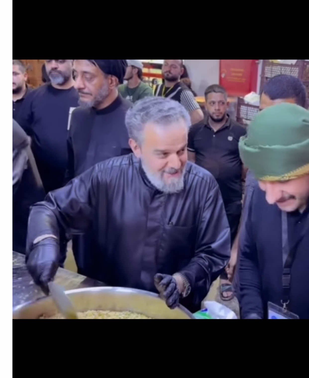 باسم الكربلائي يخدم مع السيد مقتدى الصدر 