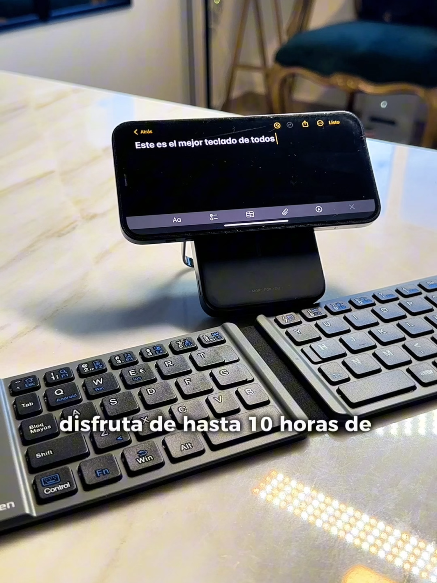 ¡Trabaja libre de cables donde quiera que estés! 🧑‍💻✨ Este teclado inalámbrico es perfecto para quienes necesitan productividad en movimiento: 🔗 Conexión Bluetooth con alcance de hasta 10 m 🧳 Diseño plegable y delgado para máxima portabilidad 🔋 Batería recargable para olvidarte de las pilas 🧲 Fijación magnética para cerrarlo y transportarlo fácilmente Ideal para escribir cómodamente desde tu celular, tablet o laptop estés donde estés. 📍Consíguelo en tu tienda Steren más cercana. #Steren #TecnologíaMóvil #ProductividadPortátil #BluetoothKeyboard