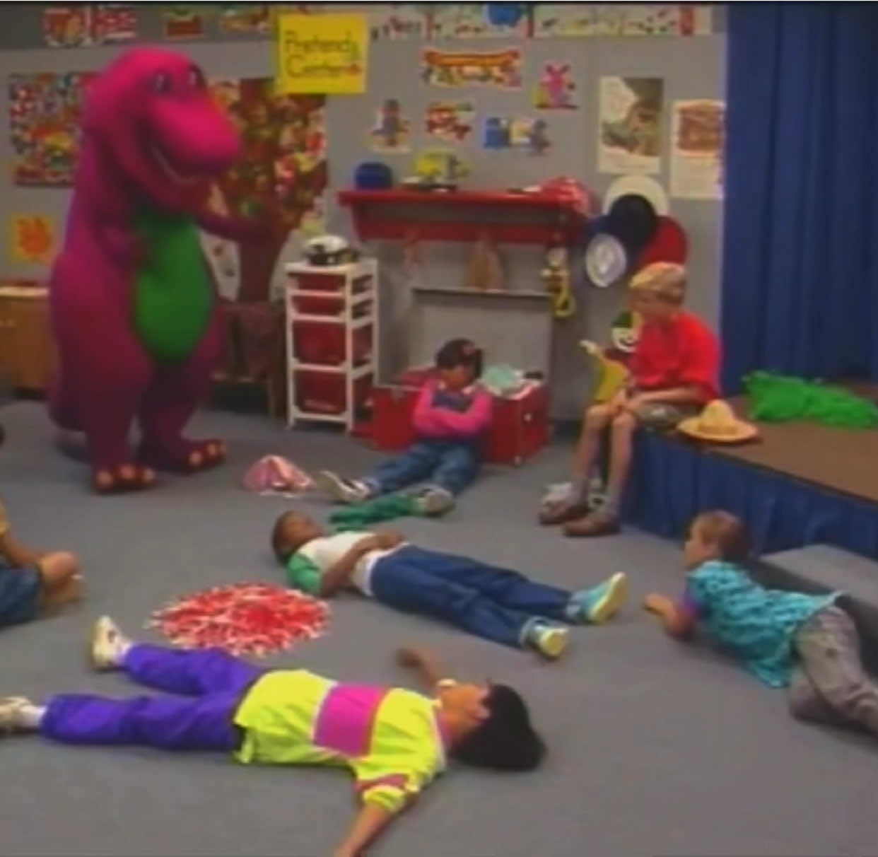 #barneygoestoschool #barneyandthebackyardgang #thelyonsgroup 