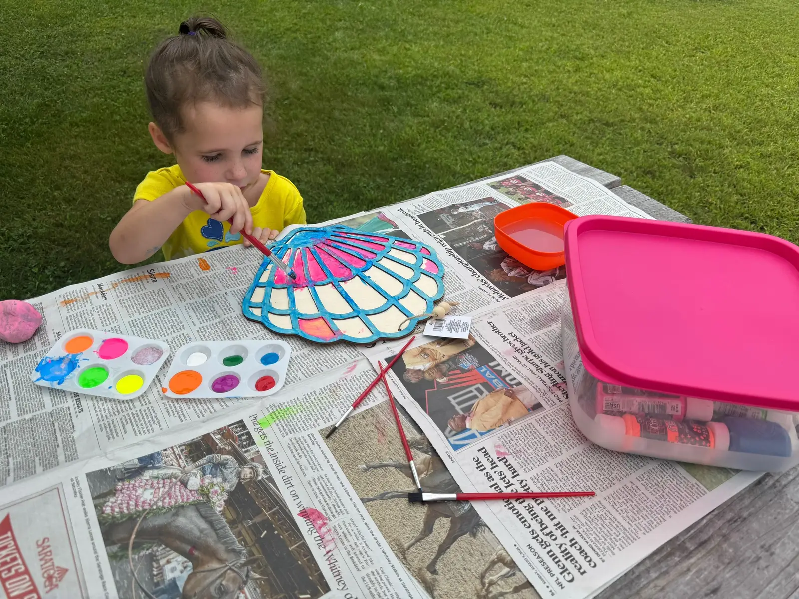 Little paint fun, nana helping her paint her sea shell 🥰