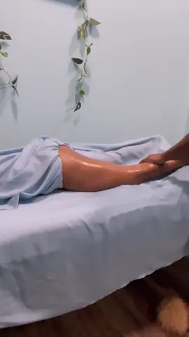 Every massage can be customize to your needs 👍 Lower body focus legs only🦵Are your legs a problem area? This could be you 🫵 Legs feel tight stiff achy sore build up tension knots? Just in need of a good detailed massage or leg stretch? 👀 No more procrastinating Massages By kalisha helps ease the problem areas alongside having you feel brand new 🥰 Book Your Session it’s calling your name! DM to book your experience today  #relax #rejuvinate #mobilemassagetherapist #bookyourappointment  #tiktok #viral #Massagesbykalisha