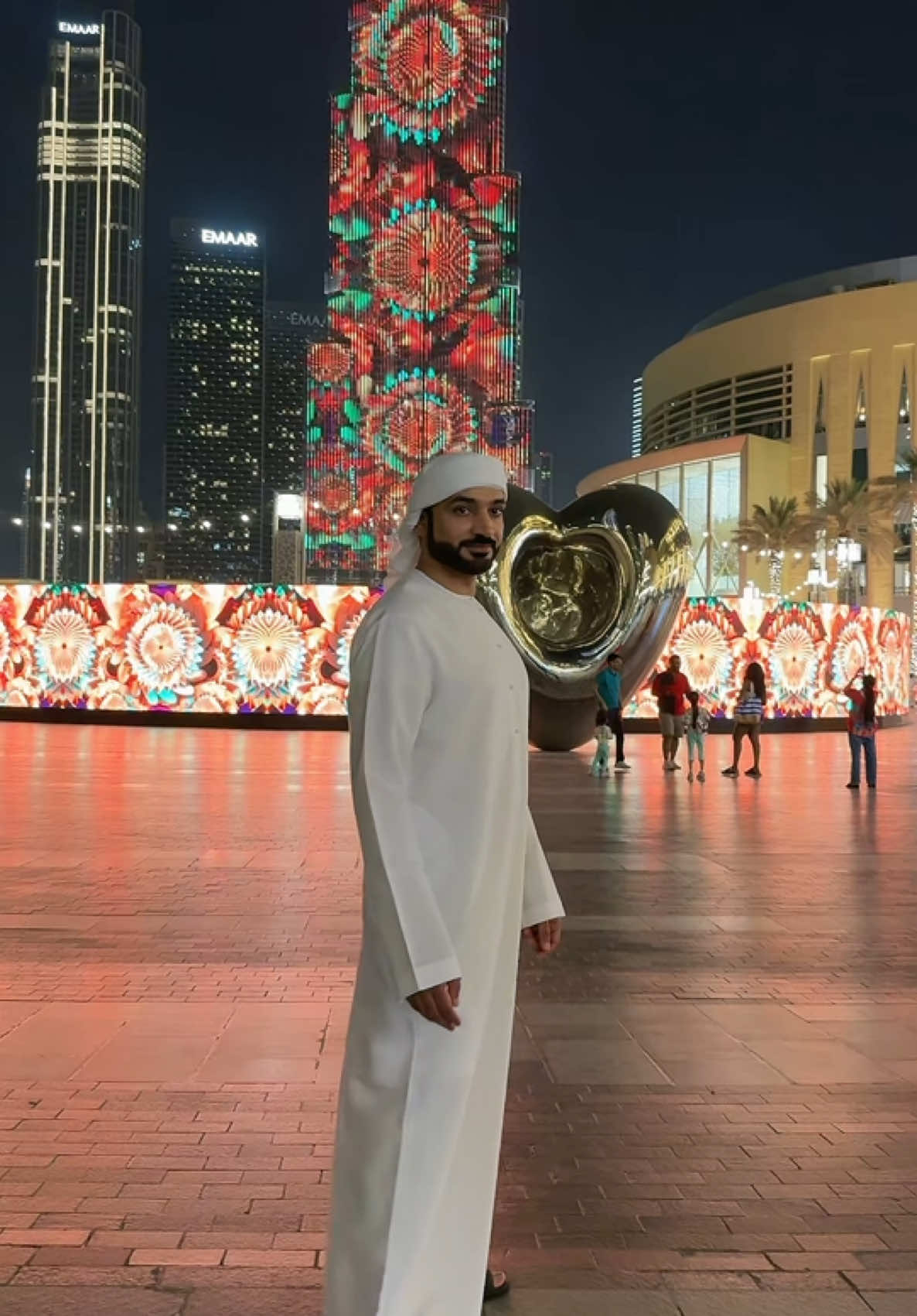 I am from #Dubai and you? 🇦🇪 👇