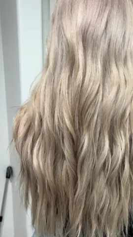 that shine tho✨ #foryoupage #fyp #foryourpage #fypage #foryou #hairtok #wellashinefinity #wellagloss @Wella Professionals 