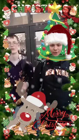 Those who snow: ⛄️ #lobotomy #hoodirony #funny #jollytok #christmastok #fyp #adrian #reels #instareels #instagram #christmas 
