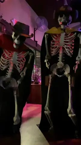 Dance till you drop #halloweencostume #halloween2025 #walkingskeleton #cosplaytutorial 