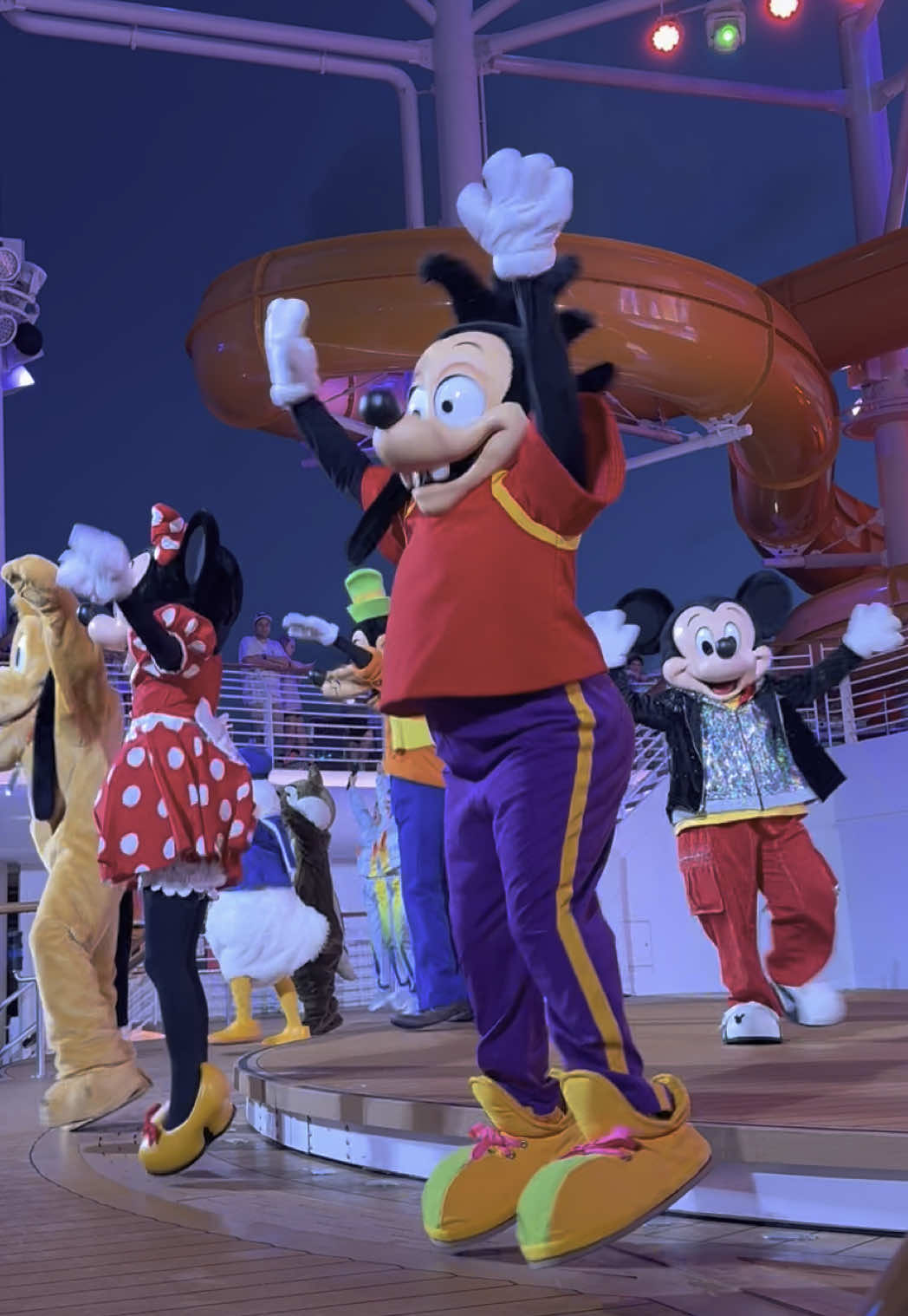 I never thought I’d witness Mickey & Friends (AND MAX!!!!) dancing to We’re All In This Together from HSM. My heart is full!  📍Mickey’s Color Spin Party on The Disney Treasure #DCL #disneycruise #disneytreasure #hsm #dcom 