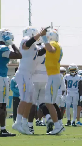 *INSERT FORTNITE EMOTE* #justinherbert #fortnite #emote #nfl #chargers #micdup 