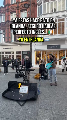 Todos: “Seguro ya hablás perfecto inglés viviendo en Irlanda…” Yo: “Closer, closer… everybody clap!” 🤣🇮🇪🇦🇷 🎉 Este sábado es el @argentofest nuestra fiesta argentina en Dublín, donde tocamos en vivo con la banda.  Si querés venir, las entradas están en el link de mi perfil 🔗🔥 . . . . #argentinosenirlanda #latinosenirlanda #argentinosendublin #argentinoseneuropa #cumbiaargentina🇦🇷 #latinosendublin 