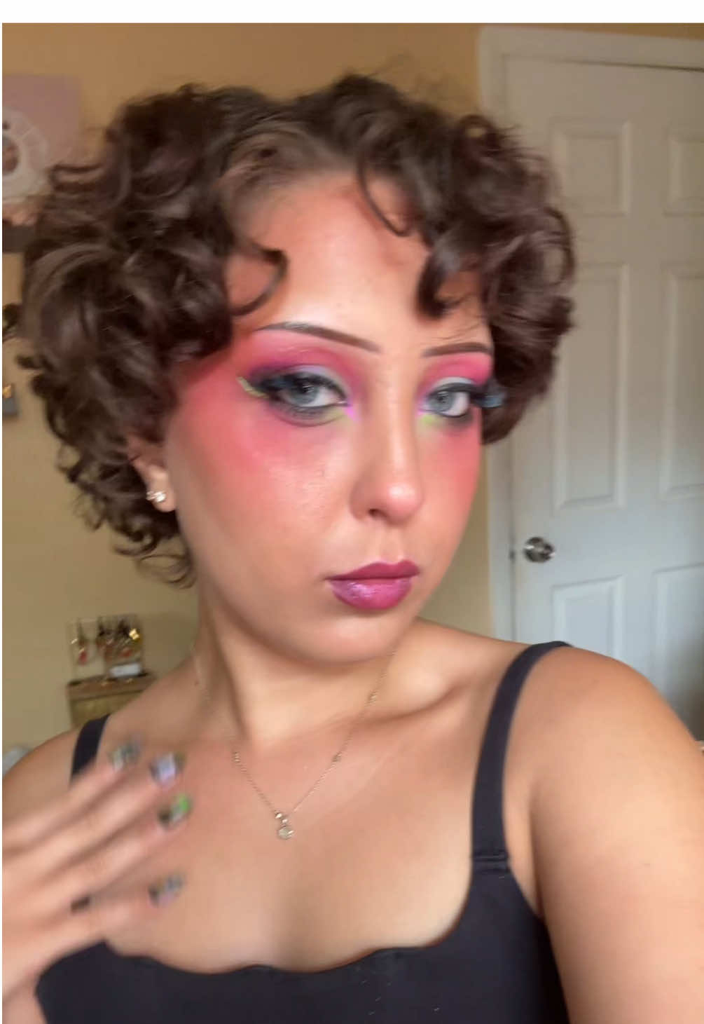Anyone else strictly record/get ready with the shirt they wanna wear on but some pj pants? Best combo. #creativemakeupart #neonmakeup #transitionmakeup #makeuplookideas #colorfuleyeshadow 