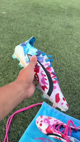 J’ai enfin reçu la nouvelle F50 BAPE… Franchement, elle est plus que magnifique.