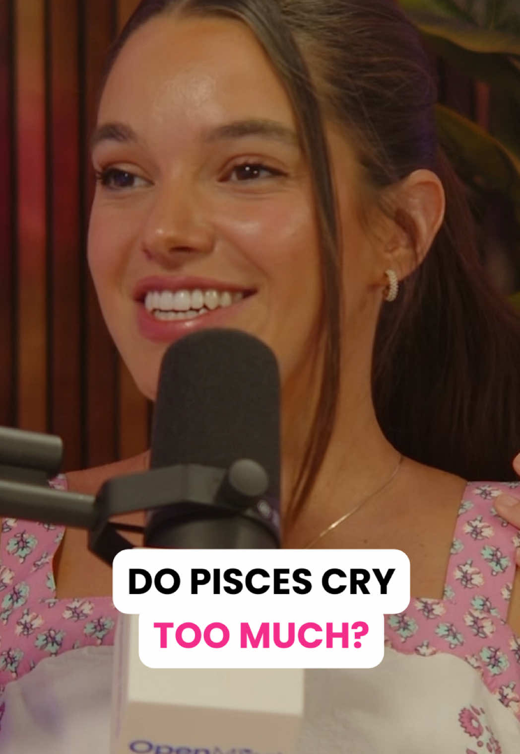 As Amaya Papaya once said, “Maybe I'm not the book you should be reading” 📖✨ 🎧 Full episode with @Chloeveitch out now on @YouTube, @Spotify Podcasts, and @Apple Podcasts! @Ally Lewber 
