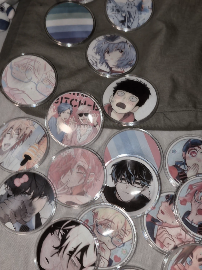 Just got it and I am already addicted haha (ᵕ—ᴗ—) #pins #alienstage #yaoi #mlm #anime 