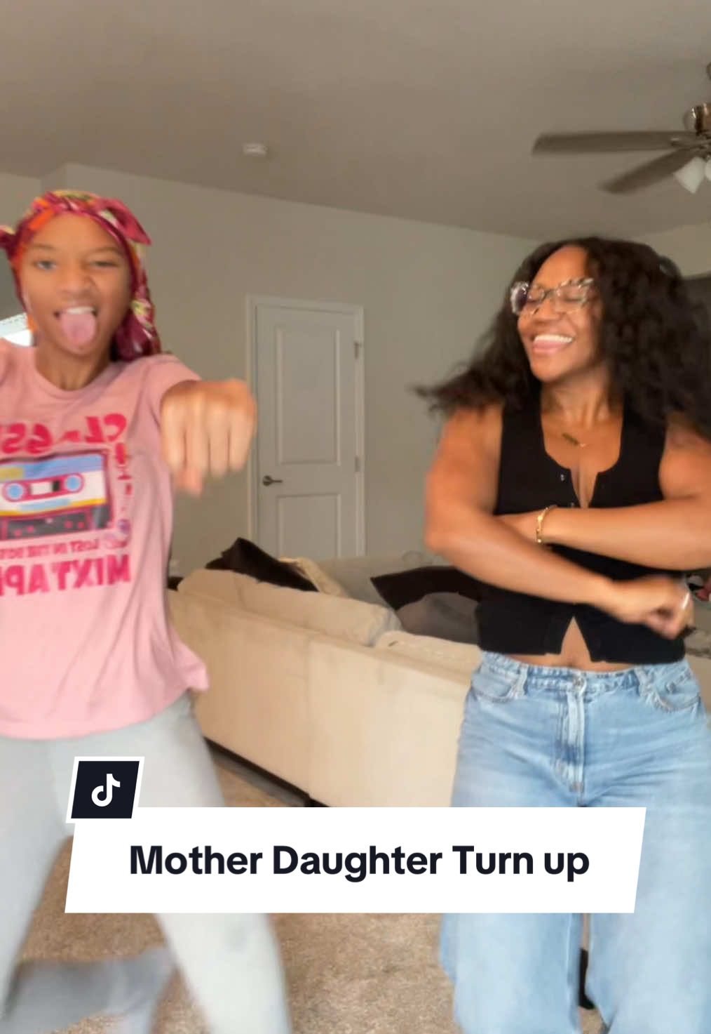 Mother Daughter Dancing DUO ✨ This dance lives in my head rent free  #motherdaughterduo #momlifebelike #dancing 