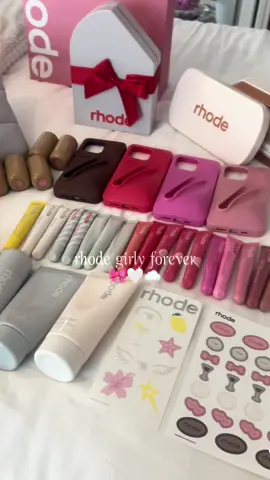 Just a @rhode skin girly 🎀 we only missing my lip shape and I gave away my brown and burgundy lippie 😉 #rhode #rhodeskin #rhodeliptreatment #rhodegirly #haileybieber @Hailey Bieber #foryourpage #fyp #lemontini #rhodeblush #rhodehaul 