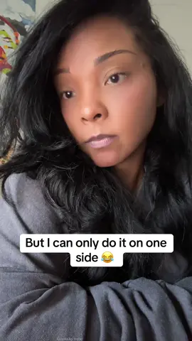 Can any of you do it on both sides? Lol teach me!!!! #dontmoveyourbottomlip #toplipchallenge 