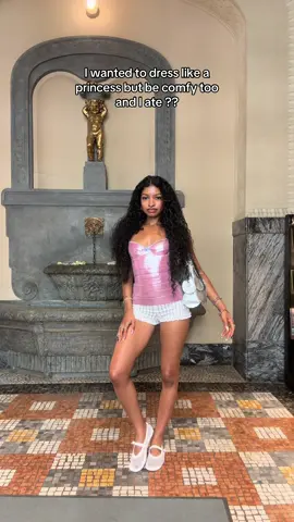 I love this outfit bc it’s also 300 degrees in Italy  
