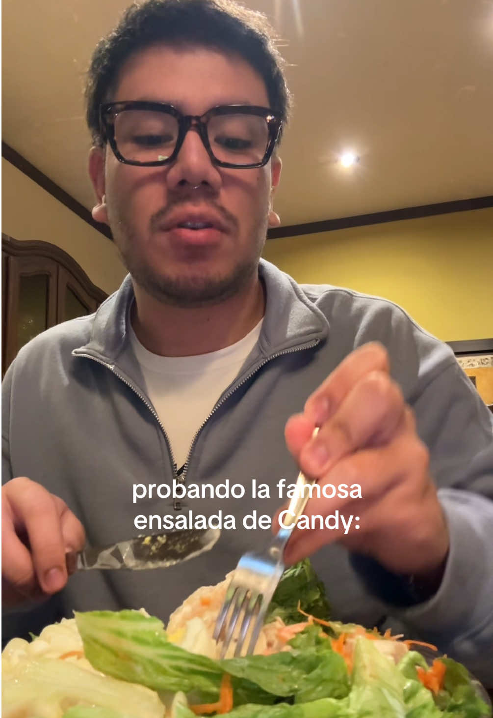 dejé la mitad de la ensalada, creo que era porción familiar JAJAJAJAJA, pero APROBADA😜🤟🏼💛 #candy #ensalada #tastetest 