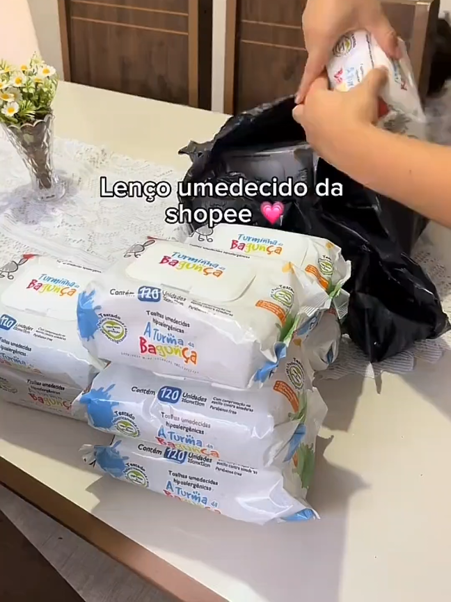 Achei na Shopee, esse kit com 10 lenços umedecidos por apenas R$59,00 😱  🆔 do produto abaixo 👇 Copie e cola na barra de pesquisa da Shopee ☺️  AZX-KAB-GET #lençoumedecido #maternidade #bebe #maes 
