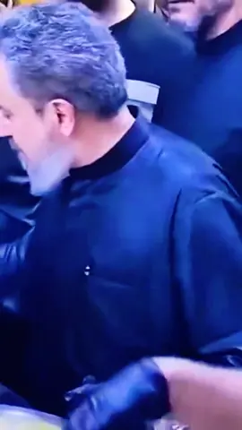 المله باسم الكربلائي في مضيف آل الصدر الكرام يقدم الطعام للزائرين الكرام #موطن_الهدى #مقتدىالصدر #الامام_الحسين_عليه_السلام🍂 #الامام_علي_بن_أبي_طالب_؏💙🔥 #الامام_الحسن_عليه_السلام #باسم_الكربلائي 