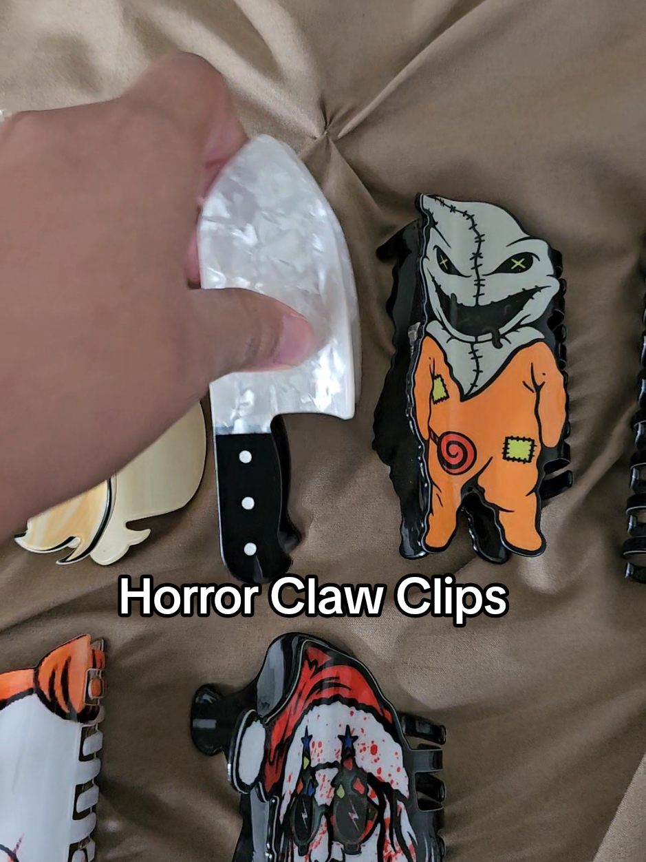 Spooky hair clips are my weakness 🫶 #goodlittlegoods #horrorclawclips #spookyhairclips #tiktokshopbacktoschool #horrorfans #knifeclawclip #giftguide 