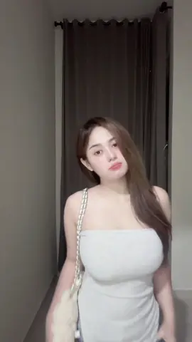 paling suka kalo pake tube top apalagi yg ngepas gini🫵🏻 #fyp 