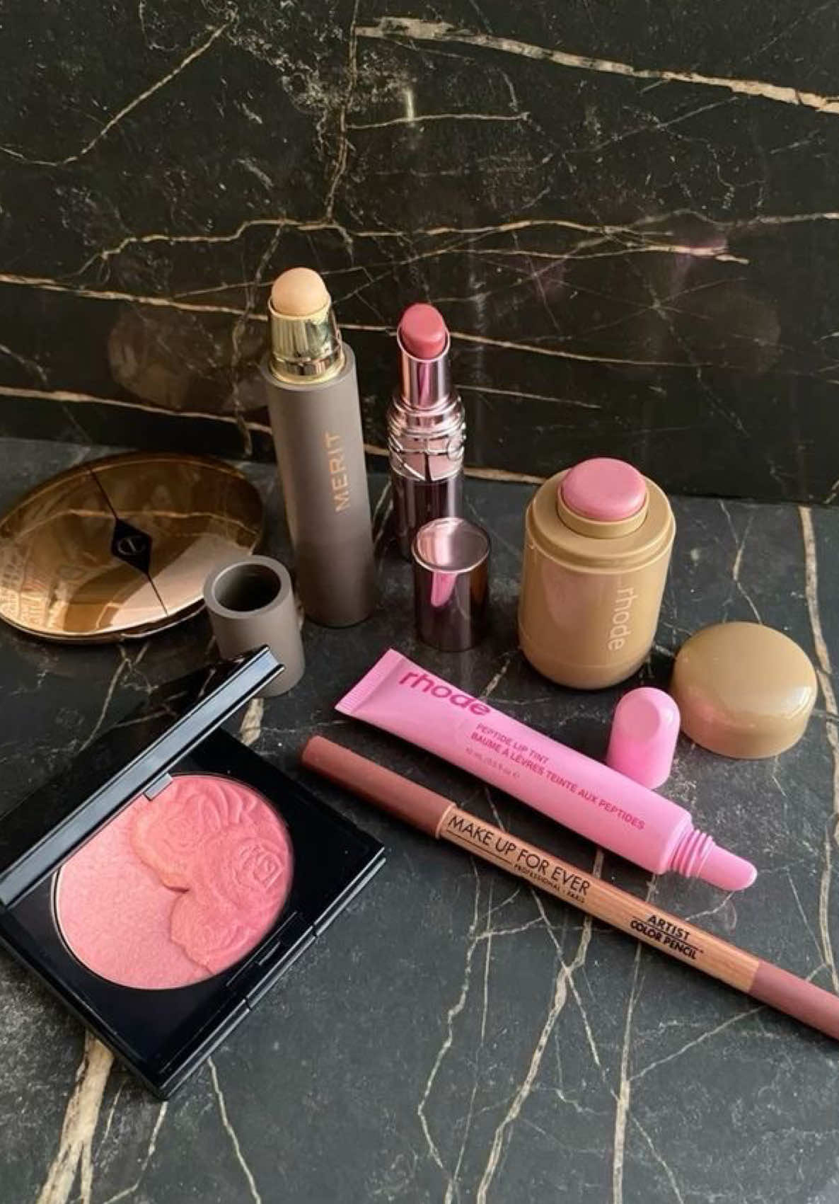 which type of girl are you? 🪞🧖🏼‍♀️ #makeup #makeuptype #makeupmusthaves #makeupmood #makeuptransformation 