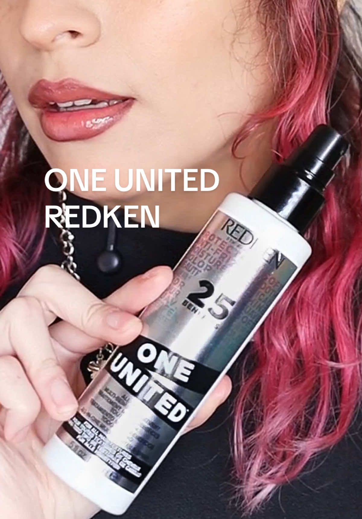 meu novo queridinho da rotina é o one united da redken. tenho usado ele quase todos os dias e realmente vi diferença na maciez e no brilho do meu cabelo <3 #RedkenOneUnited_3e34 #NoRoleComOneUnited #OneUnited #RedkenBR  | publi @Redken 