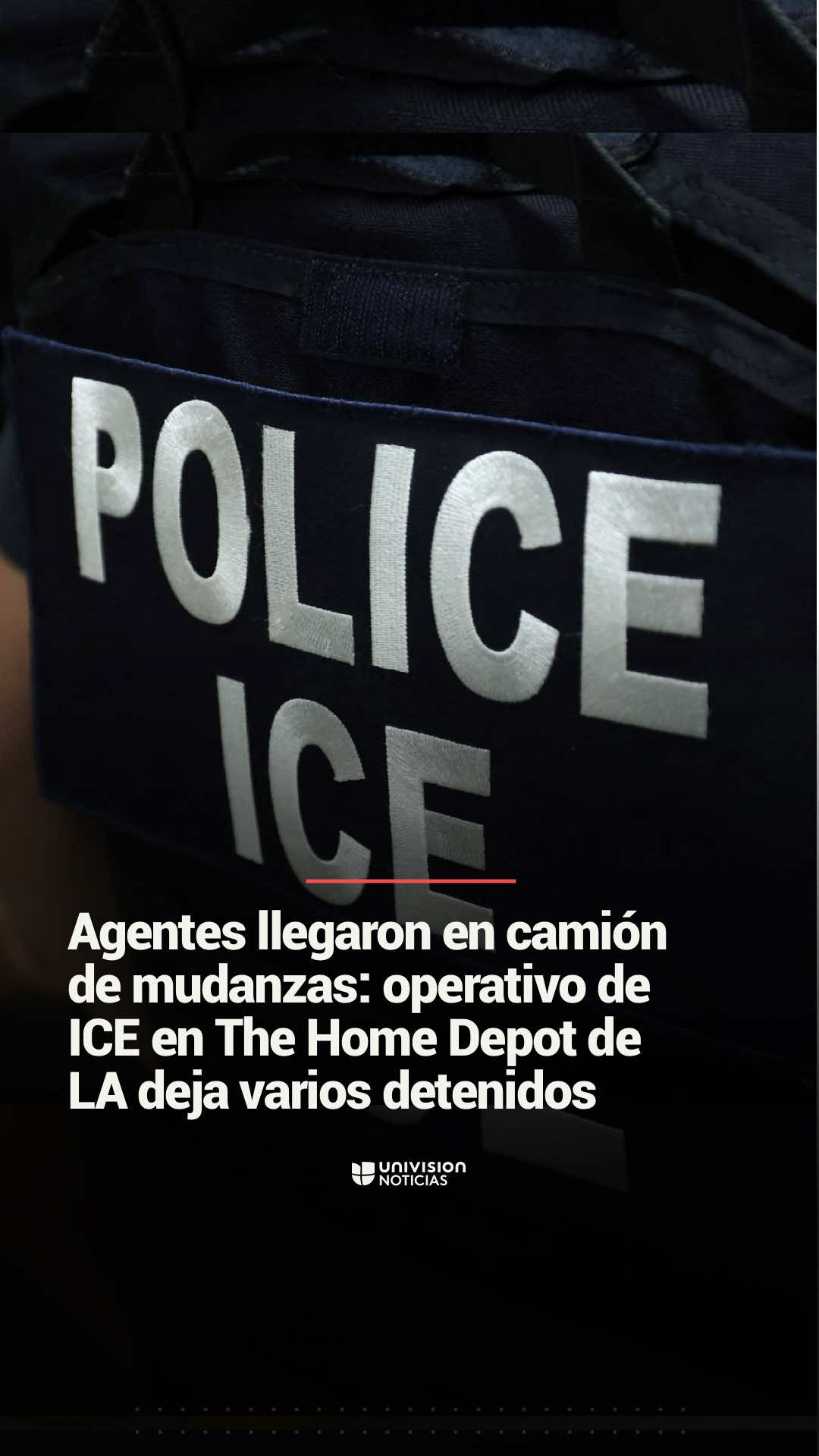 ➡️ Agentes de ICE llegaron en camión de mudanzas y realizaron un operativo frente a un The Home Depot de Los Ángeles. Los uniformados llegaron en varios vehículos y arrestaron a al menos 10 personas, según los testigos. “Nos tratan peor que a un delincuente. Se llevaron a mi hermana, ella tiene cuatro niños”, asegura una hispana. Informa Juan Carlos Gónzalez.  📺 Más del Noticiero Univision a las 6:30pm/5:30C y Edición Nocturna a las 11:30pm/10:30C. #inmigración #migrantes #inmigrantes #operativo #HomeDepot #LosÁngeles #ICE #Trump #Uninoticias #UnivisionNoticias