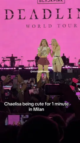 #chaelisa being cute the whole show 🥺 #lisa #lalisa #jennie #rosé #blackpink #deadlineinmilan 