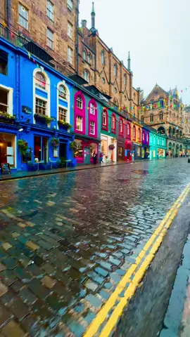 “Victoria Street, Edinburgh in the Rain 🌈⛈️ | A Real-Life Diagon Alley?”#VictoriaStreet #EdinburghRain #HiddenScotland #UNESCOWorldHeritage   #ColorfulStreets #HistoricStreets #TravelTok