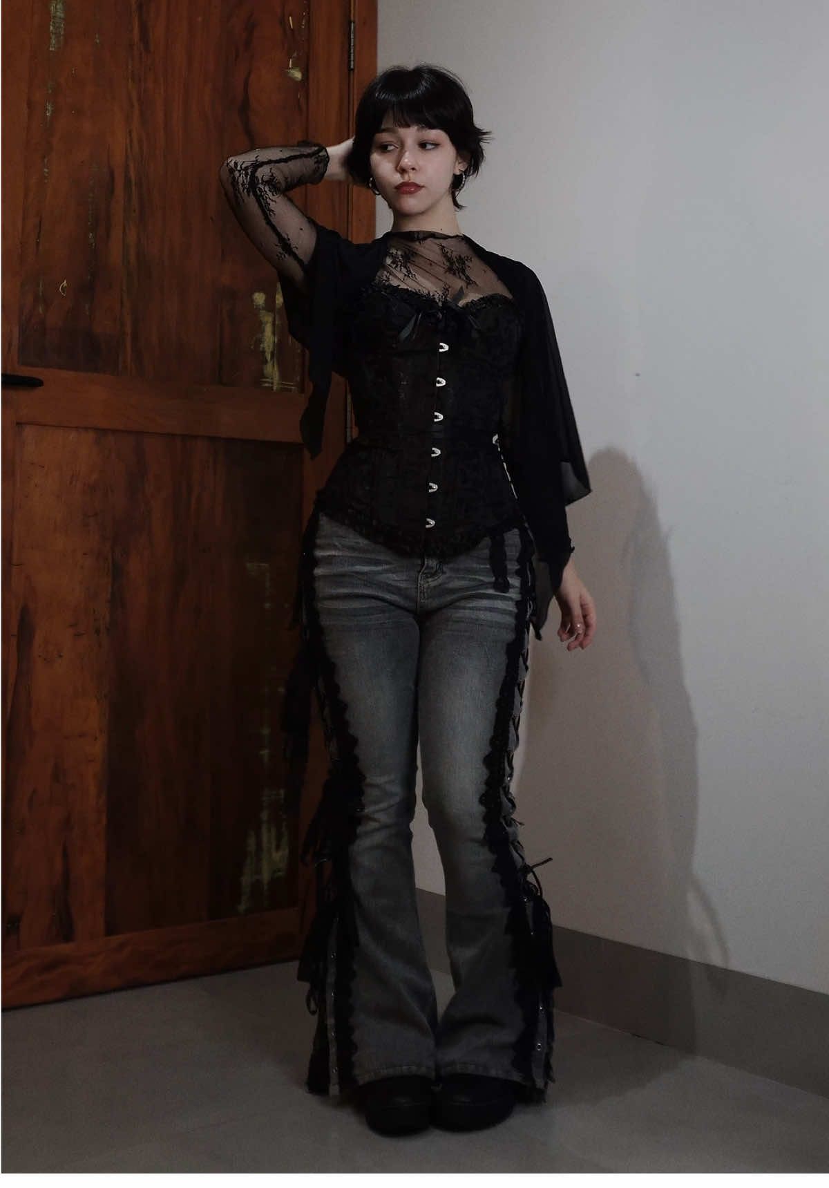 Montando um look MEIO gótico 🤪 #goth #outfit 