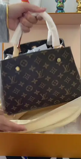 #fyp #tote #handbag #womenbag #bagforwomen #2025bride #newbag #fashion #sandal 