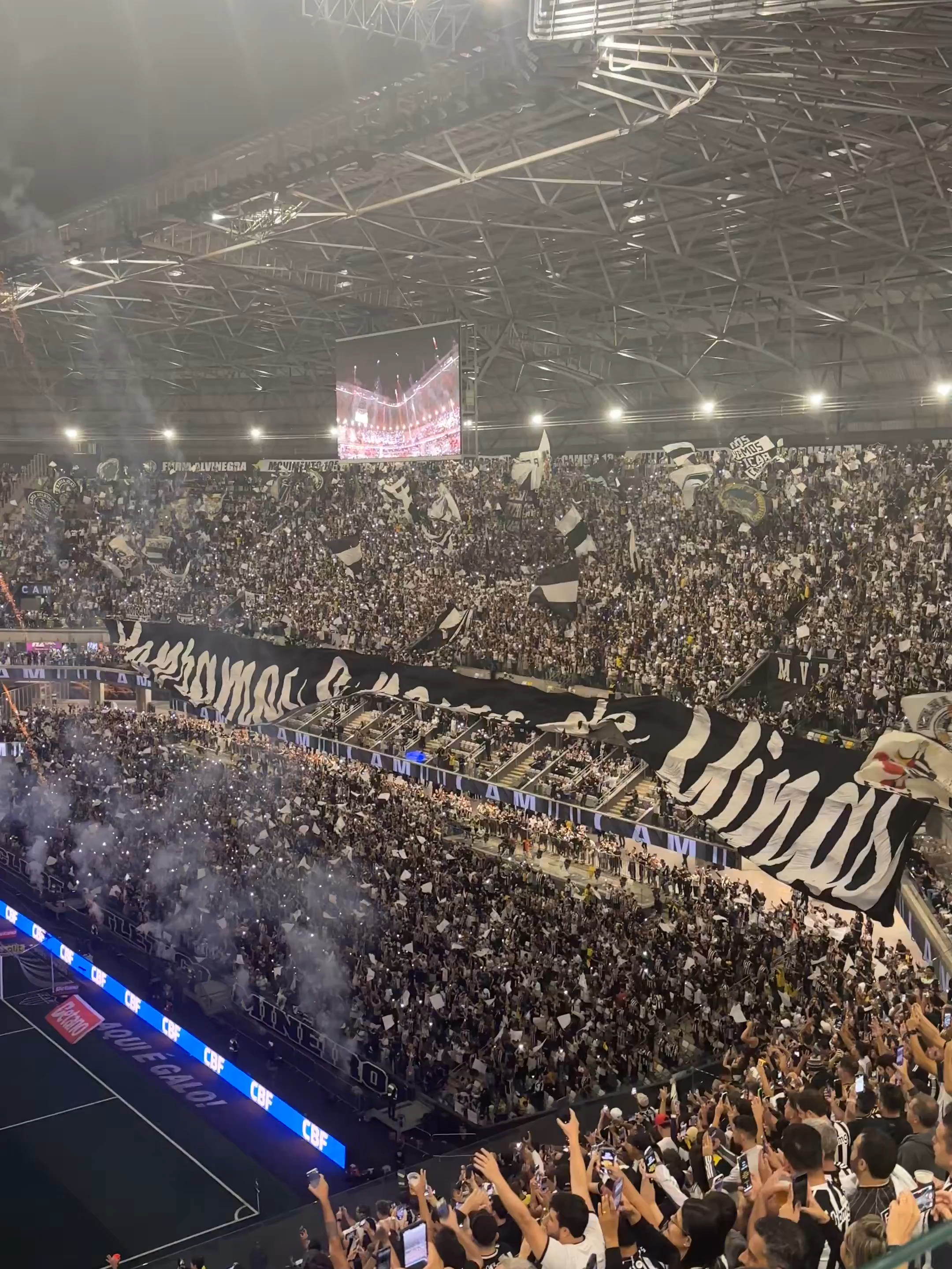Festa absurda da torcida do Galo na Arena MRV para receber o time. Jogam Atlético MG x Flamengo pela Copa do Brasil. #Estadio #futebol #copadobrasil2025 #Galo #AtleticoMG