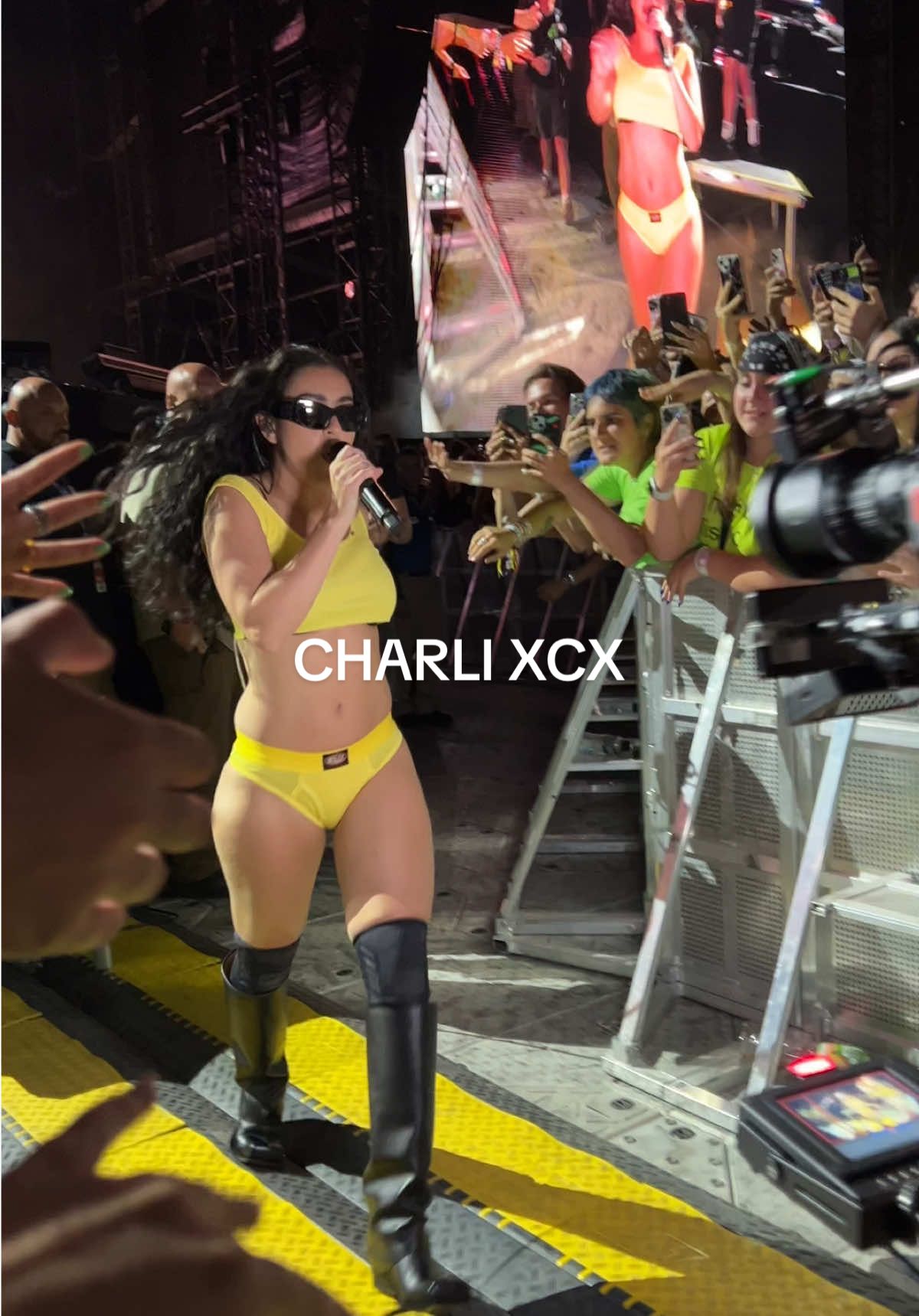 @Charli XCX performing 'Von Dutch' at Sziget Festival💚 #charlixcx #brat #szigetfestival #concert 