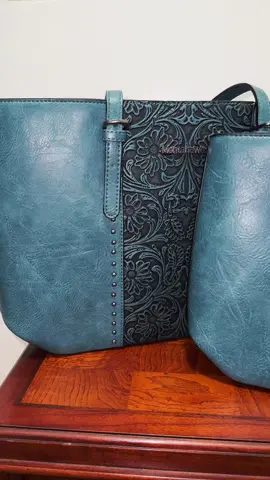 OBSESSED #montanawest #westernfashion #westernpurse #purse @Rustic Charm Bootic 