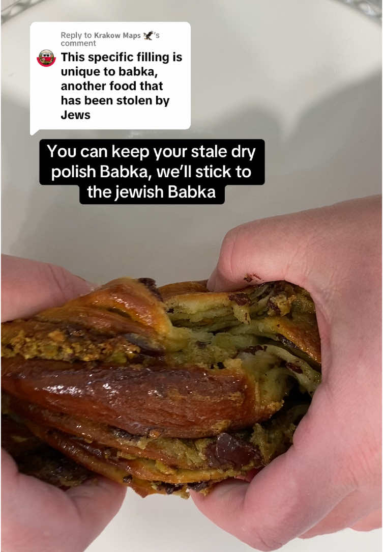 Replying to @𝗞𝗿𝗮𝗸𝗼𝘄 𝗠𝗮𝗽𝘀 🦅 pistachio dark chocolate chip Babka anyone? #jewishtiktok #jewtok #jewishtok #amisraelchai #jewhatred #antisemitism #antisemitismneedstostop #jewishfood #babka 