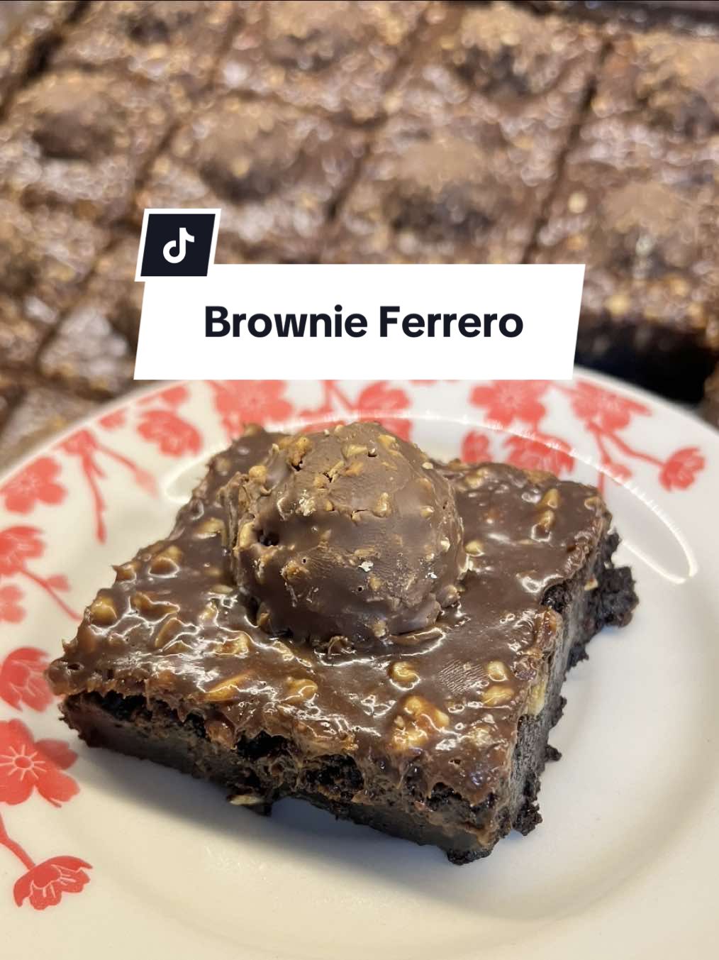 Brownie Nutella e Ferrero Rocher 🤎 uma receita linda e deliciosa! Ganache de Chocolate 1 creme de leite (pelo menos 17% de gordura) 200g de chocolate ao leite  100g castanha de caju picadinha (xerem) Vai ficar uma ganache bem firme mesmo, precisamos dessa estrutura 😍 . .  #brownie #brownienutella #brownieferrero #nutella #ferrerorocher #receita #receitabrownie 