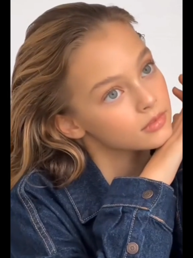 Anna Pavaga modelo Rusa de talla internacional y bailarina de ballet profesional #lipsync #modelajeprofesional #fashiontiktok #outfit #shopToker #tiktokshop #fypシ゚ 