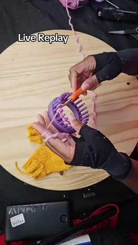 #tiktoklive #livehighlights #loom #knitting #yarn #fiber 