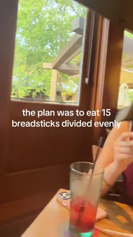 Ms Alexandra Hamilton @esme @Juliana💐🤍 #olivegarden 
