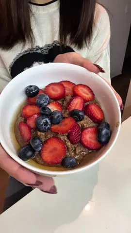 Mi receta de avena de chocolate pa que la prueben 🤎 #avena #avenasaludable #chocolate 