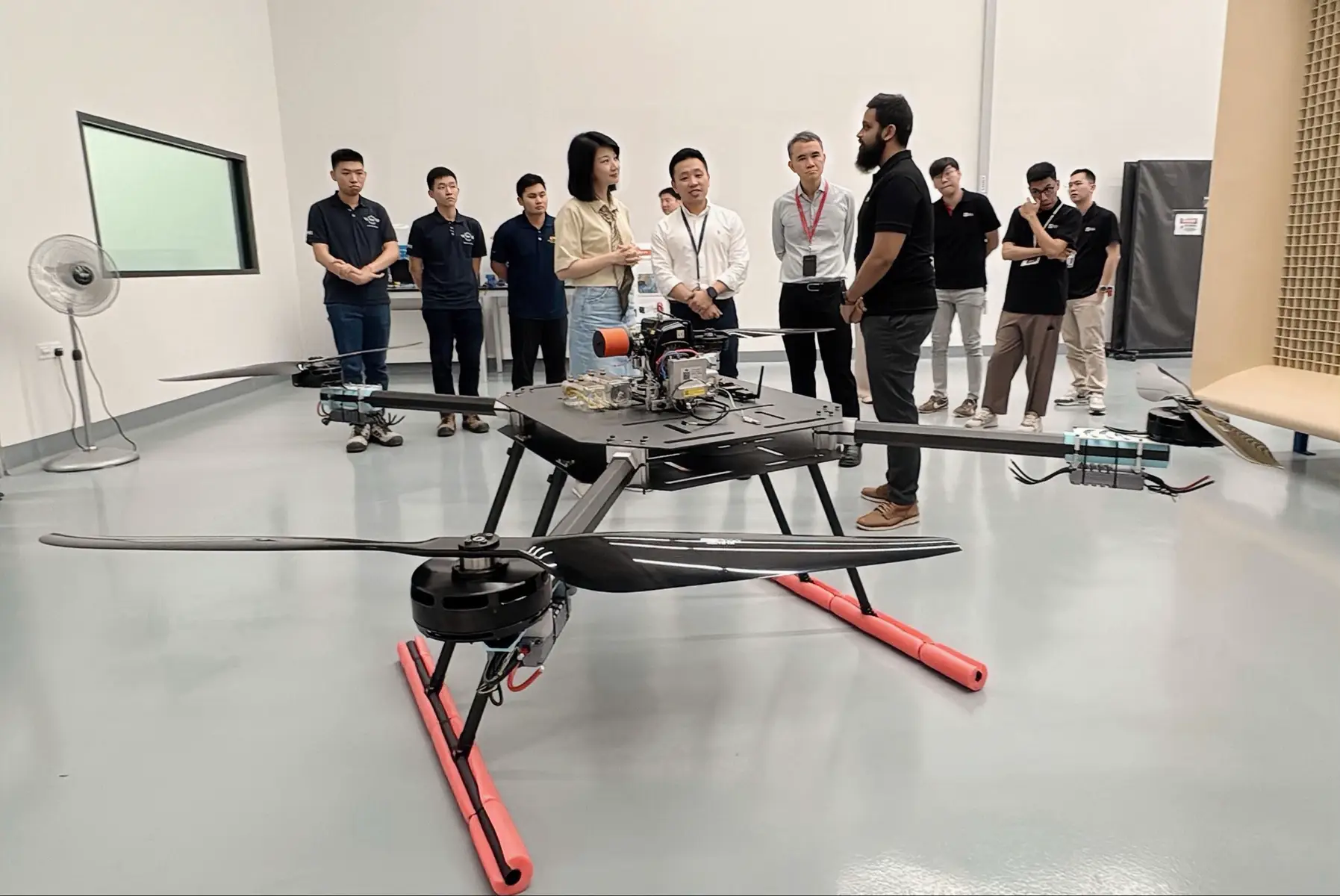 Had a great time meeting students from the Bachelor of Science in Air Transport Management with Honours (renamed to Bachelor of Business in Aviation Management with Honours for the incoming September cohort) and Bachelor of Engineering with Honours in Aircraft Systems Engineering programmes at @Singaporetech. As SIT's programmes are developed in close partnership with the industry, these students have the chance to apply their skills early through integrated work-study programmes, as well as to gain industry certifications while studying. I am heartened by the students’ energy and passion for aviation. From virtual reality simulations in airline operations, to building and testing drone vehicles and learning how air flow over aircraft wings can generate lift in a wind tunnel, these students are gaining hands-on experiences that prepares them for a career in aviation. Singapore's air hub is in good hands. Wishing these students all the best as they take flight in their aviation journeys! ✈️ #OneAviation #OneIndustryManyOpportunities @Ministry of Transport✨ 